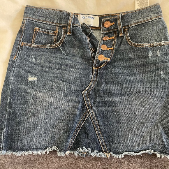 Never worn. Girls frayed button up jean skirt from OLD NAVY! - Picture 1 of 7